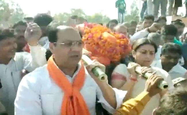 VIDEO : अमेठी में भाजपा नेता की हत्‍या पर बोलीं स्‍मृति - हत्यारों को पाताल से ढूंढ निकालेंगे