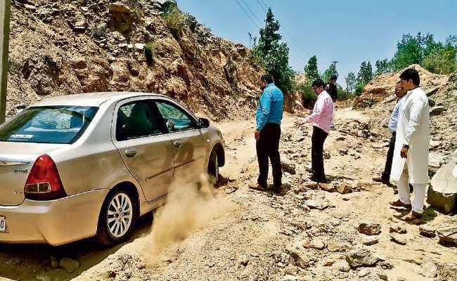 तीन साल में नहीं बनी आंजनधाम की सड़क