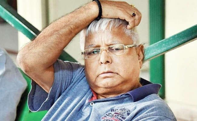 लालू बोले : जल्द डाॅक्टर को बुलाओ, दम घुट रहा, बेचैनी भी हो रही है