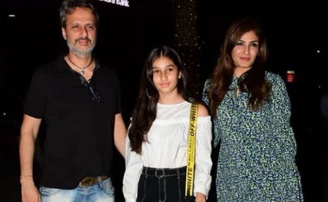 रवीना टंडन की बेटी की तसवीरें वायरल, मॉम-डैड संग इस अंदाज में आईं नजर