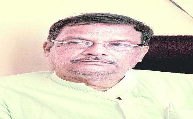 मंत्री मलय की भाभी, भतीजी के शव आवास से बरामद