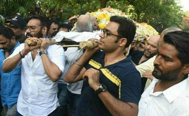 PHOTOS: अजय देवगन के पिता का निधन, नम आंखों से बॉलीवुड ने दी अंतिम विदाई