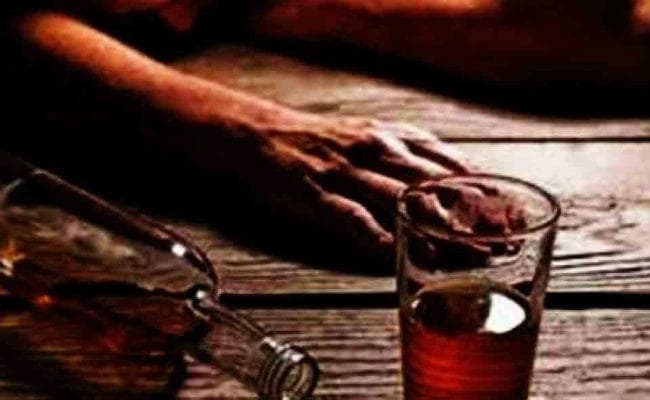 यूपी: बाराबंकी में जहरीली शराब पीने से एक ही परिवार के चार लोगों सहित आठ  की मौत, कई अस्पताल में भर्ती