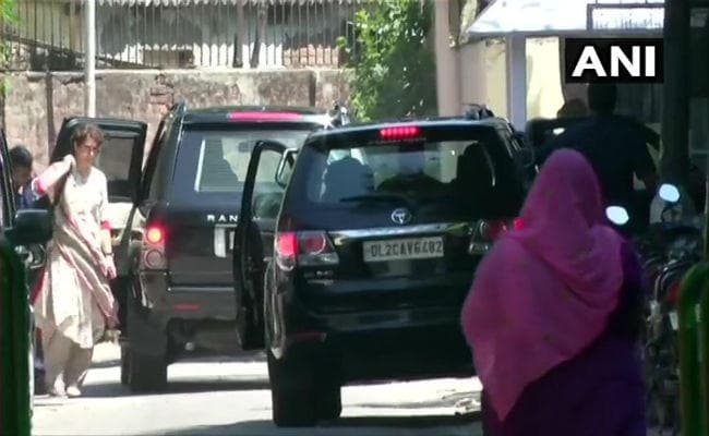 मान-मनौव्वल के बाद नरम हुए राहुल गांधी, अध्यक्ष बने रहेंगे, शाम 4.30 बजे कांग्रेस के वरिष्ठ नेताओं की बैठक