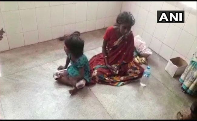 कर्नाटक: बीमार मां की देखभाल के लिए भीख मांगने को मजबूर हुई छह साल की बेटी