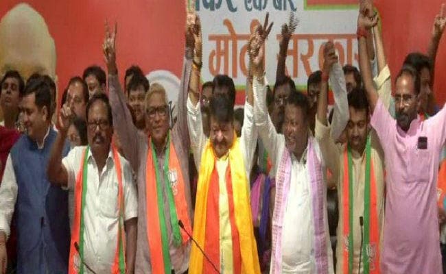 पश्चिम बंगाल : तृणमूल को बड़ा झटका, पार्टी के दो विधायक और 60 पार्षद भाजपा में शामिल