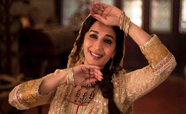 माधुरी दीक्षित के डांस के बारे में औरों से ज्यादा जानते हैं उनके बच्चे