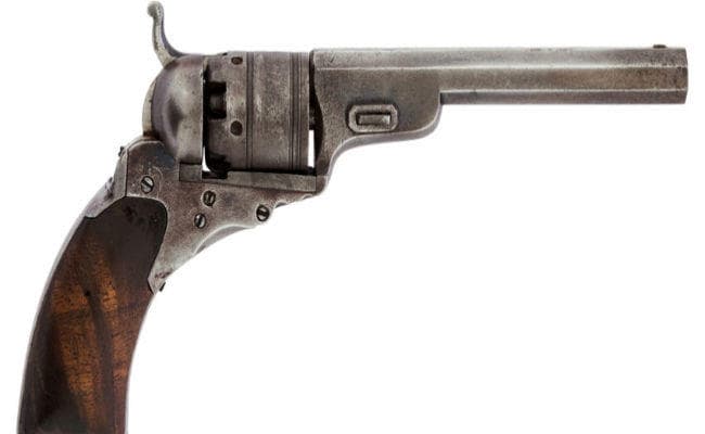 रिवॉल्वर के बट से मार कर लिया बदला