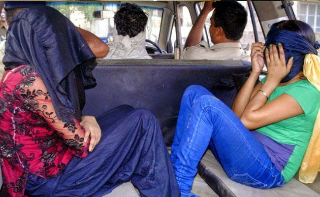 देह व्यापार गिरोह का पर्दाफाश