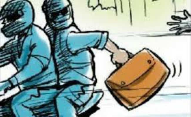 बिहार में दिनदहाड़े बड़ी लूट से हड़कंप, पिस्टल दिखाकर चीनी कारोबारी से लाखों रुपए लूट ले गए बदमाश