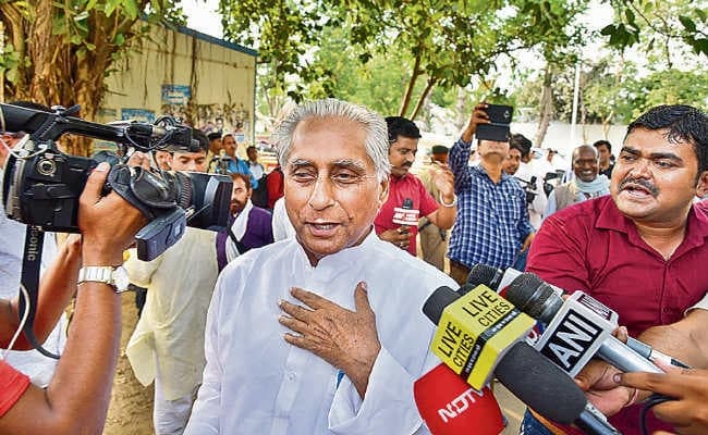 तेजप्रताप बोले, टिकट देने वाले लें हार का जिम्मा, राजद ने कहा, तेजस्वी ही नेता