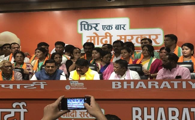 TMC के दो विधायक और 75 पार्षद भाजपा में शामिल, ममता बनर्जी ने किया मंत्रिमंडल में बड़ा बदलाव