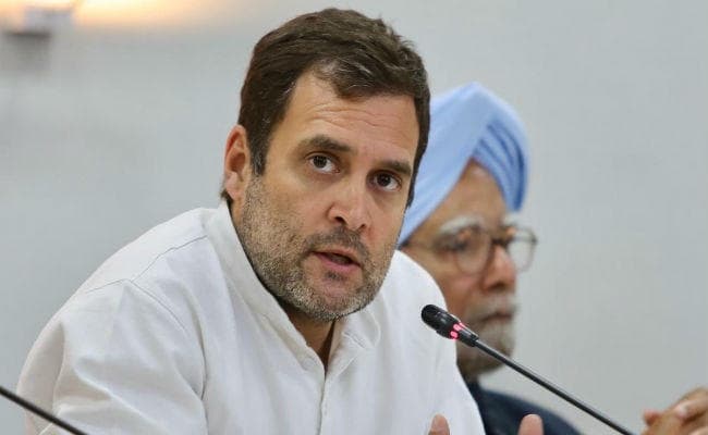 राहुल के इस्तीफे की पेशकश से कार्यकर्ता निराश, अनशन पर बैठे