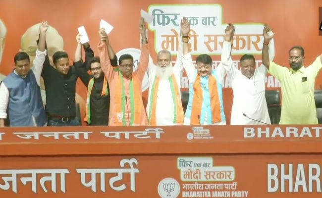 ममता को एक और झटका, तृणमूल विधायक मनीरूल इस्लाम सहित कई कार्यकर्ता भाजपा में शामिल