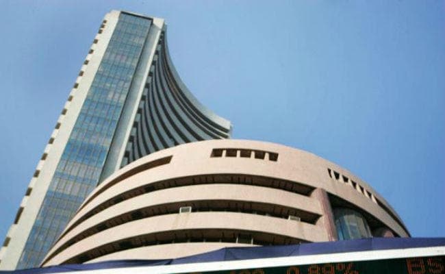 शेयर बाजार में तीन दिनों की तेजी पर लगा विराम, बिकवाली दबाव से 248 अंक टूटा सेंसेक्स