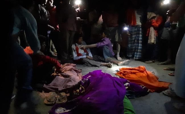 औरंगाबाद : सड़क दुर्घटना में एक ही परिवार के तीन लोगों की मौत, 4 घायल