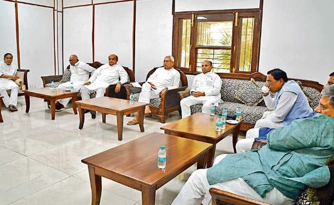 शपथ के पहले बिहार से नामों पर मंथन, अमित शाह से मिले नीतीश कुमार, भूपेंद्र पहुंचे सीएम आवास
