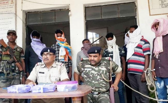 लोहरदगा : टाइगर आर्मी गिरोह के आठ अपराधी हथियार के साथ गिरफ्तार