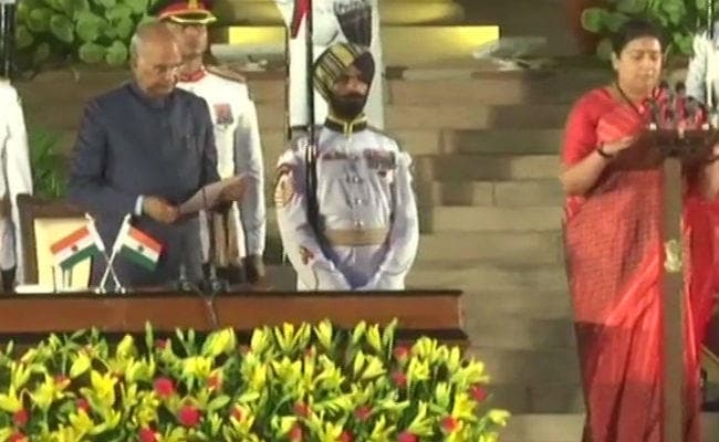 स्मृति ईरानी : गांधी परिवार के गढ़ में सेंध लगाकर राजनीतिक गलियारों में बढ़ाया अपना कद