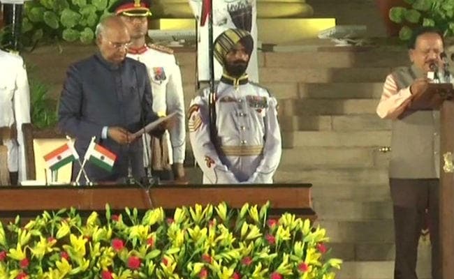हर्षवर्द्धन : सादगी भरे व्यवहार के कारण सार्वजनिक जीवन में काफी लोकप्रिय हैं ‘डॉक्टर साहब”