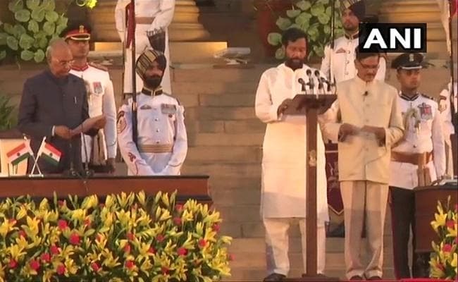 पासवान : मंझे हुए राजनेता, जिन्होंने छह प्रधानमंत्रियों के साथ कि���ा काम पासवान : मंझे हुए राजनेता, जिन्होंने छह प्रधानमंत्रियों के साथ कि���ा काम