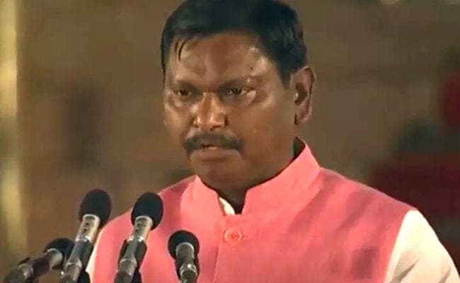 #ModiCabinet2 आदिवासी नेता अर्जुन मुंडा, जिन्हें पसंद है गोल्फ खेलना और बांसुरी बजाना