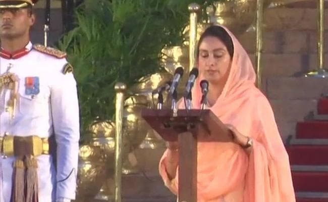 #ModiSarkar2/ऊर्जावान तेवरों के लिए प्रसिद्ध हरसिमरत बादल बनीं कैबिनेट मंत्री