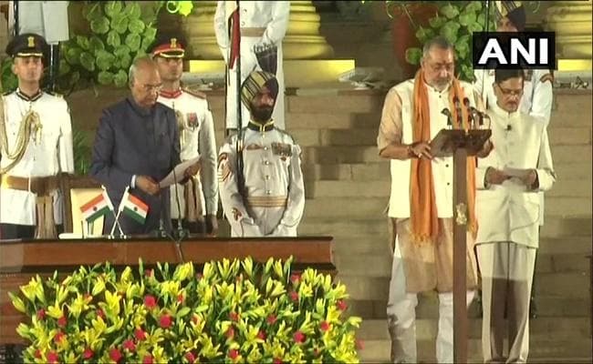 गिरिराज सिंह : हिंदुत्व को लेकर अपने बयानों से हमेशा सुर्खियां बटोरी