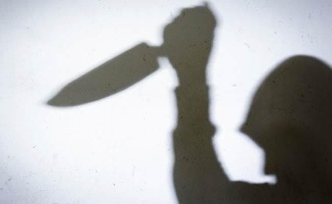 भू-माफिया के हमले में दंपती समेत तीन घायल