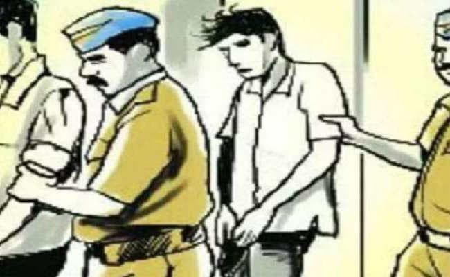 सौतेले भाई की हत्या में दो आरोपित गिरफ्तार