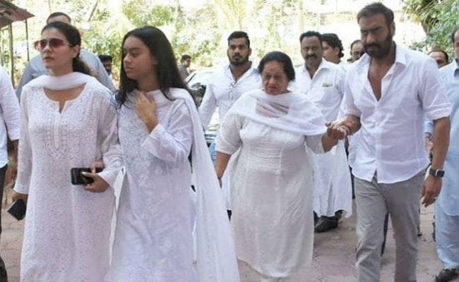 प्रेयर मीट: ससुर वीरू देवगन के निधन पर बेहद दुखी दिखीं काजोल, रो पड़ीं न्‍यासा, अजय देवगन ने संभाला