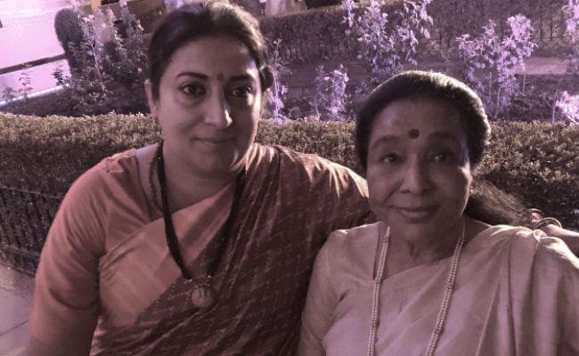 PM Modi शपथ ग्रहण समारोह : भीड़ में फंस गईं थी आशा भोसले, स्‍मृति ईरानी ने ऐसे की मदद