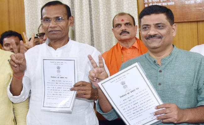 निर्विरोध विधान पार्षद चुने गये बीजेपी के राधामोहन शर्मा और जेडीयू के संजय झा, मिला प्रमाणपत्र