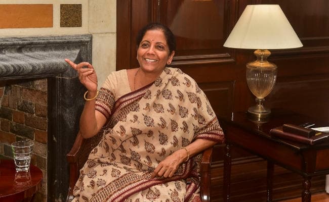 देश की पहली महिला वित्त मंत्री बनीं सीतारमण, अनुराग ठाकुर ने संभाला वित्त राज्य मंत्री का कार्यभार