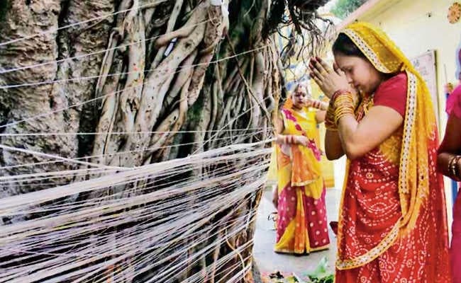 सुहागिन स्त्रियों के लिए बेहद खास है वट सावित्री व्रत
