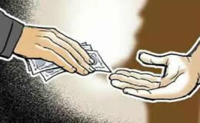 सिमडेगा के भूमि संरक्षण पदाधिकारी 50 हजार रुपये रिश्वत लेते रांची में गिरफ्तार