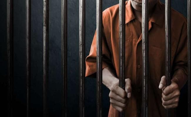 दहेज को लेकर पत्नी की हत्या के मामले में पति को उम्रकैद