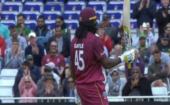विश्व कप में सर्वाधिक छक्के जड़ने वाले बैट्समैन बने वेस्टइंडीज के विस्फोटक बल्लेबाज क्रिस गेल