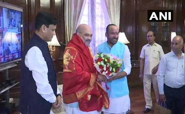 अमित शाह ने गृह मंत्रालय और राजनाथ सिंह ने रक्षा मंत्रालय का कार्यभार संभाला