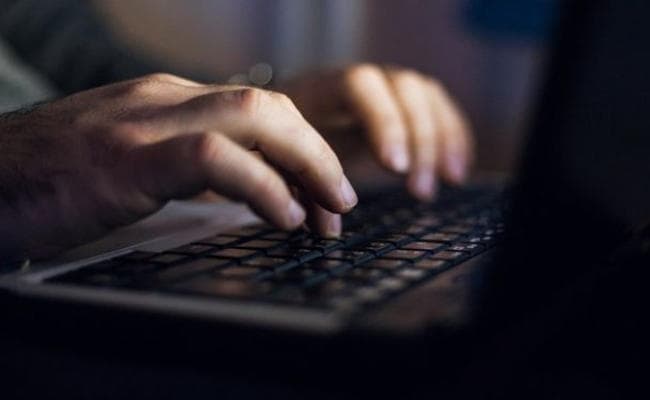 50 से अधिक महिलाओं के यौन शोषण मामले में युवक गिरफ्तार