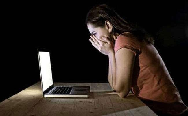 सोशल मीडिया पर 50 से ज्यादा महिलाओं को ब्लैकमेल कर यौन शोषण करनेवाला पुलिस के हत्थे चढ़ा