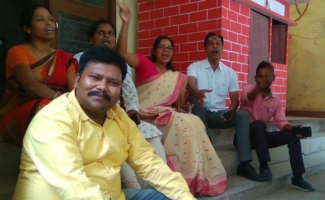 लोहरदगा : डीडीसी के खिलाफ गोलबंद हुए जिला परिषद के लोग