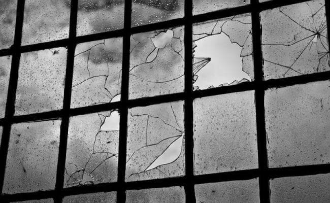 खिड़की का ग्रिल तोड़कर चोरी का प्रयास