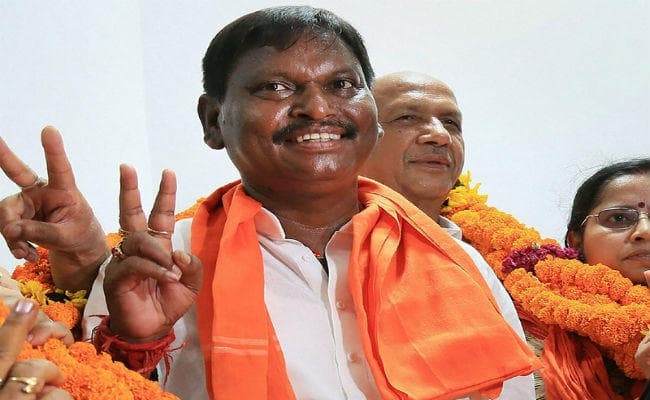 एयरपोर्ट पर केंद्रीय मंत्री का किया गया भव्य स्वागत
