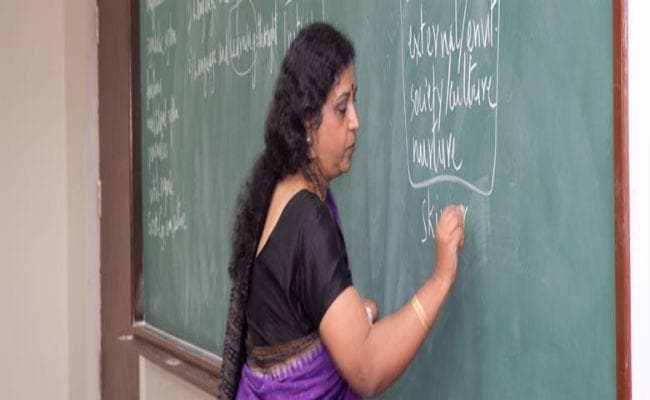 32 हजार शिक्षकों की बहाली की प्रक्रिया इसी माह से होगी शुरू