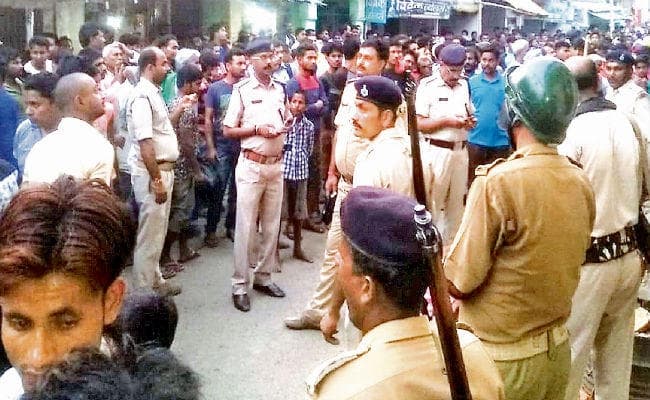 गोपालगंज : संपत्ति हड़पने के लिए पूरे परिवार को बंद कर अपराधियों ने घर में लगायी आग