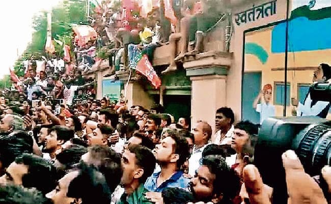 कोलकाता : जय श्रीराम के नारे से गर्मायी बंगाल की राजनीति, भाजपा और टीएमसी के बीच हो रहीं राजनीतिक झड़पें