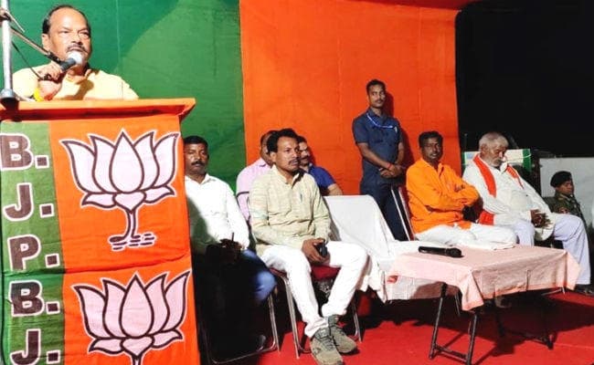 दुमका में बोले CM रघुवर दास – किसी भी व्यक्ति की जमीन कोई नहीं छीन सकता