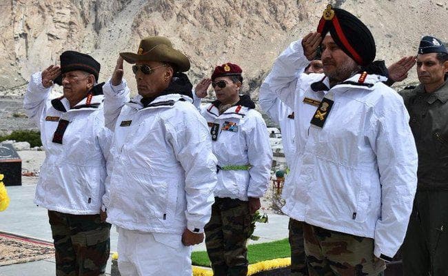 राजनाथ सिंह ने किया सियाचिन का दौरा, देश की सेवा में लगे जवानों के माता-पिता को भेजेंगे धन्यवाद पत्र