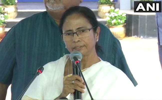 ममता बनर्जी ने EVM पर उठाये सवाल, कहा - भाजपा को ईवीएम से मिली जीत, जनादेश नहीं
